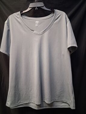 Basic V-Neck Tee in Light Gray